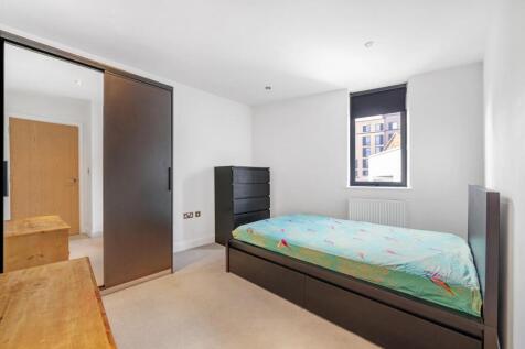 Bedroom 1.jpg