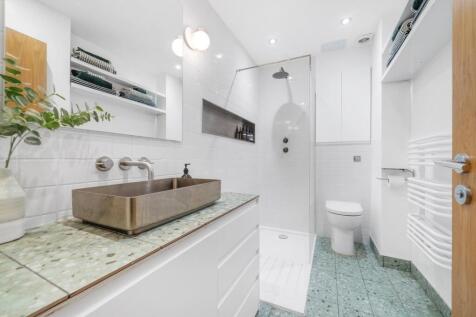 Bathroom (2).jpg