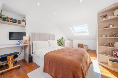 Bedroom 1.JPG