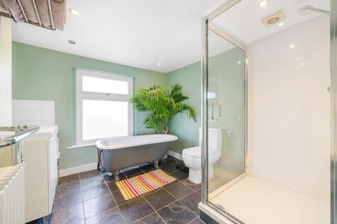 Main Bathroom.jpg