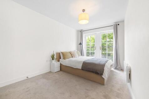 Bedroom 1.JPG