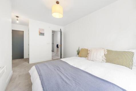 Bedroom 1 (3).JPG