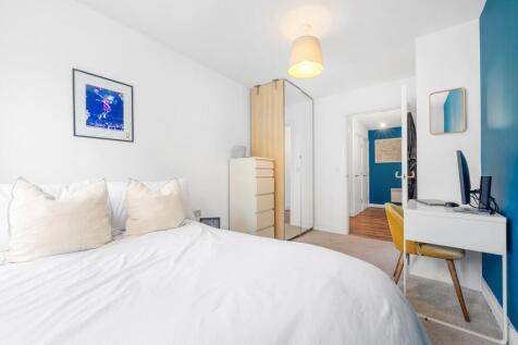 Bedroom 2 (2).JPG