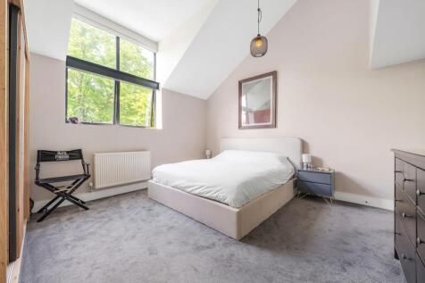 Bedroom 1.JPG