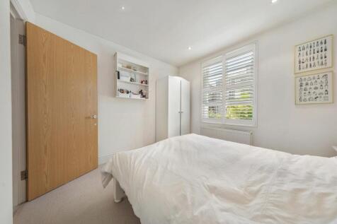 Bedroom (1).jpg