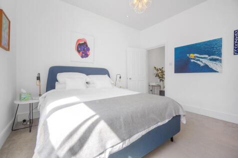 Bedroom 1 (2).JPG