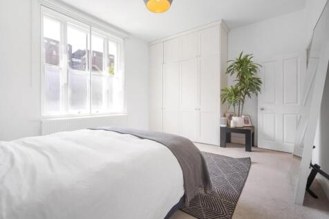 Bedroom 2 (2).JPG