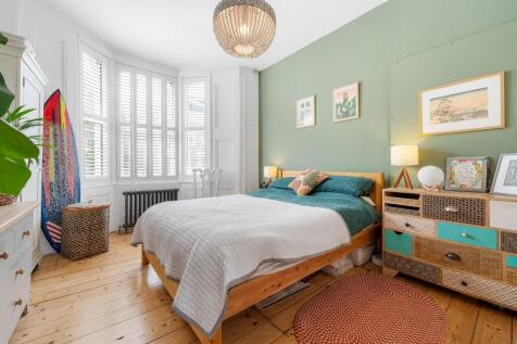 Bedroom 1 (2).JPG