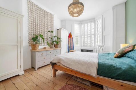 Bedroom 1.JPG