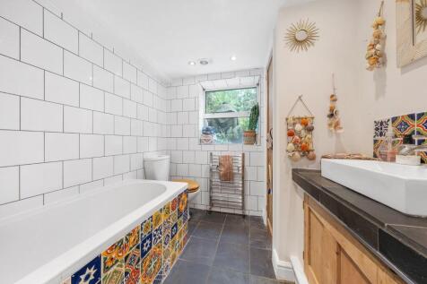 Bathroom 1.JPG
