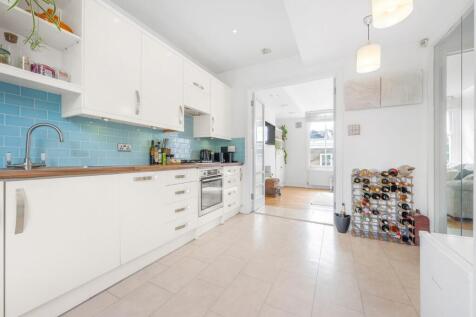 Kitchen (2).jpg