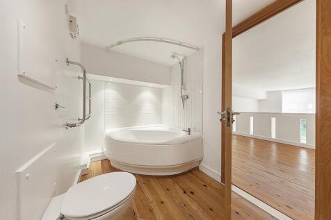 Bathroom.jpg