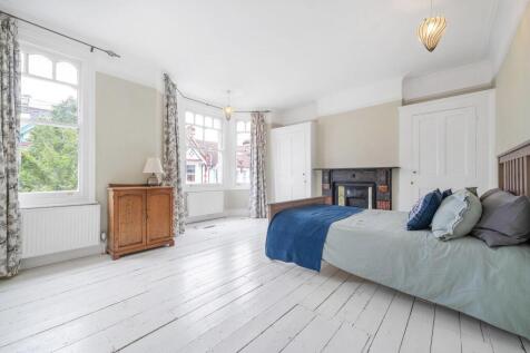 Bedroom 1.JPG