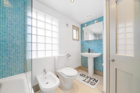 Bathroom (2).jpg