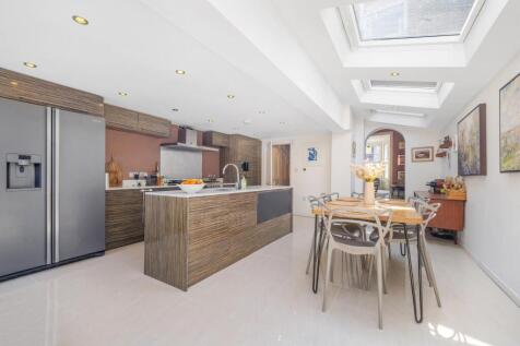 Kitchen (4).JPG