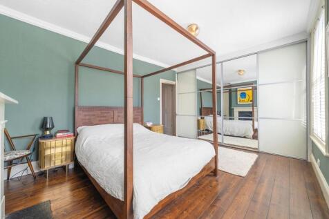 Bedroom 1 (2).JPG
