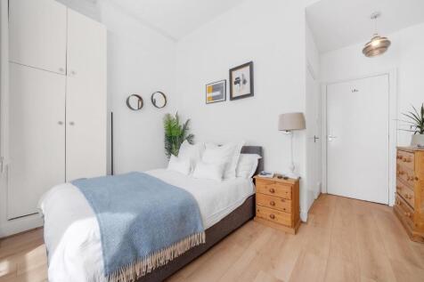 Principal bedroom