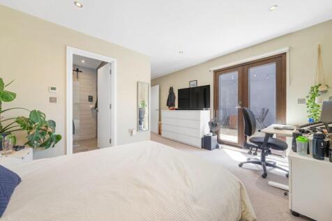 Bedroom 2.JPG