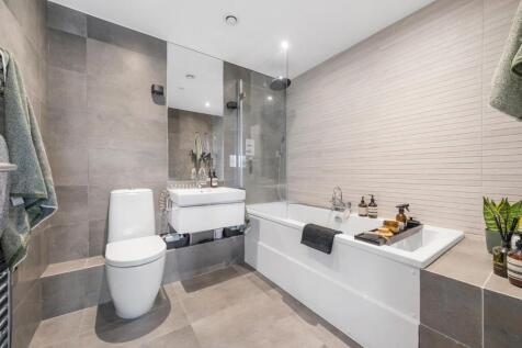 Bathroom.JPG