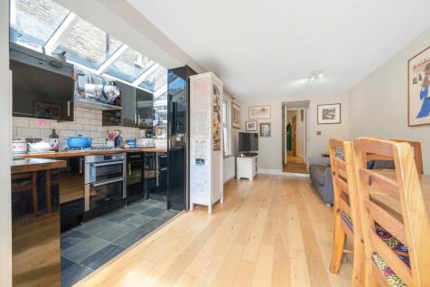Kitchen (2).JPG