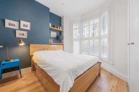 Bedroom 1.JPG