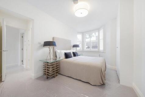 Bedroom 1 (2).JPG