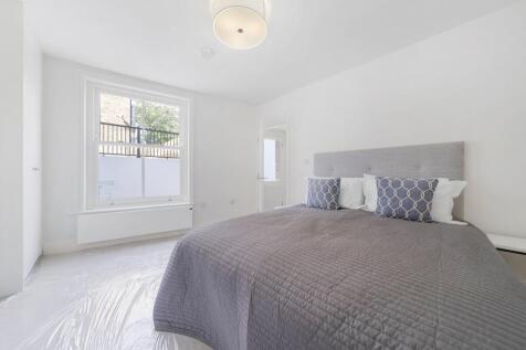Bedroom 2 (2).JPG