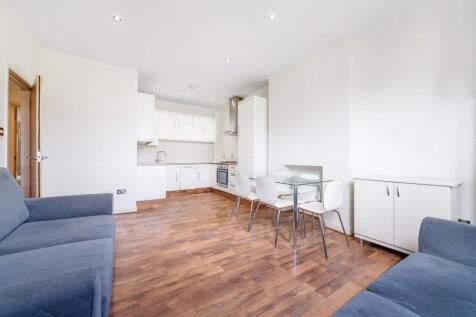 Open-plan living room/kitchen