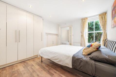 Principal bedroom