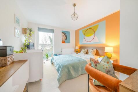 Bedroom 1.jpg