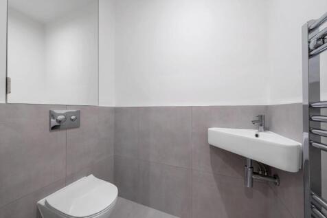 Downstairs WC.JPG