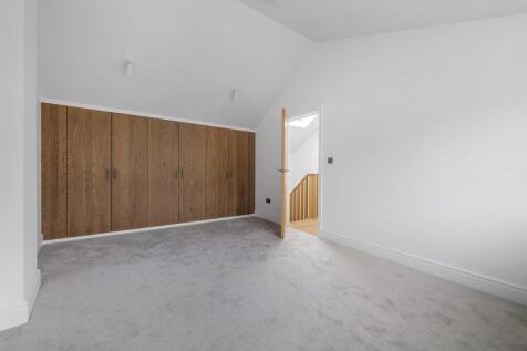 Bedroom 1 (2).JPG