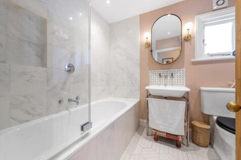 Bathroom (2).JPG