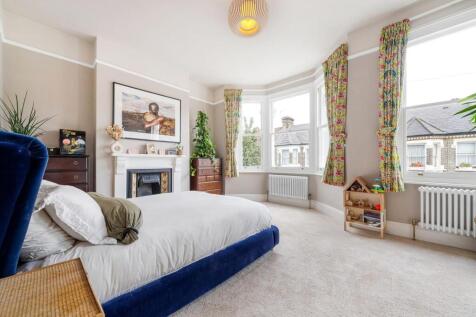 Bedroom (2).JPG