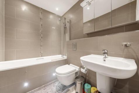 En-Suite Bathroom.jpg