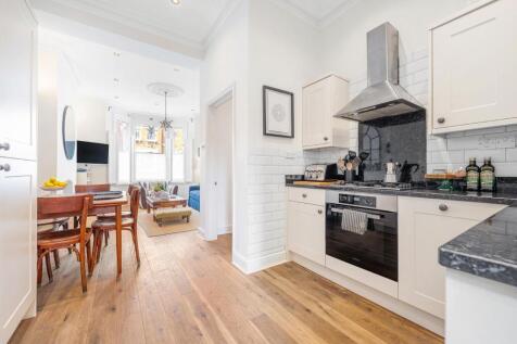 Kitchen (1).JPG