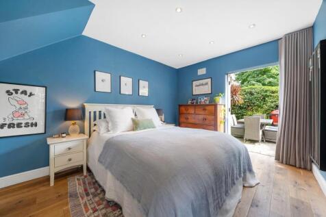 Bedroom (1).JPG