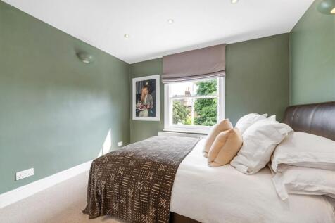 Bedroom (3).JPG