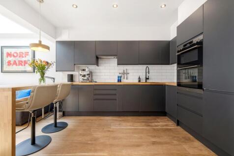 Kitchen (3).JPG