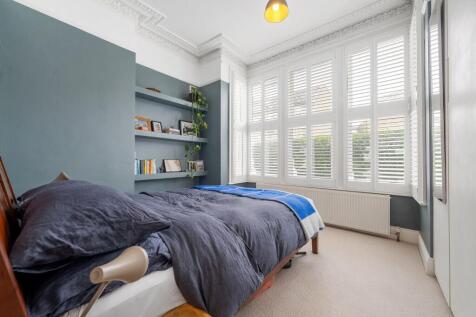 Bedroom (2).JPG