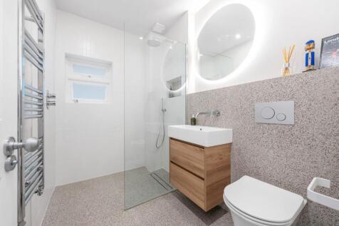 Bathroom.JPG