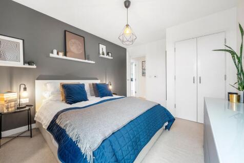 Bedroom 1 (2).JPG