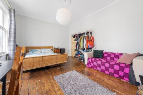 Bedroom 1 (2).JPG