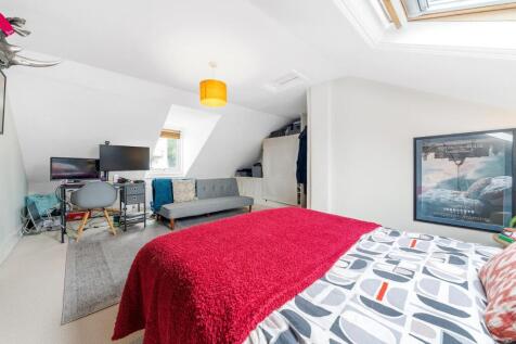 Bedroom 2 (2).JPG