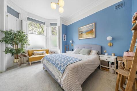 Bedroom 1.JPG