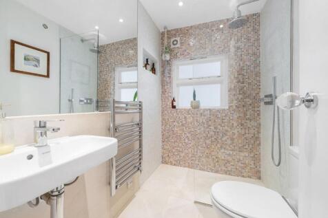 Bathroom 2.JPG