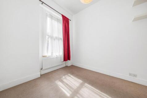 Bedroom 2.JPG