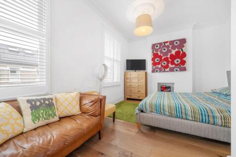 Bedroom 1.JPG