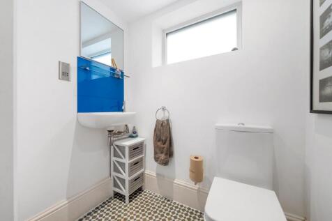 Downstairs WC.JPG