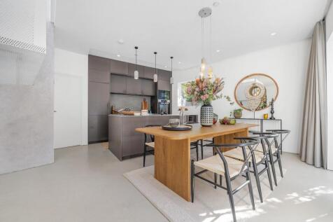 Kitchen (2).JPG